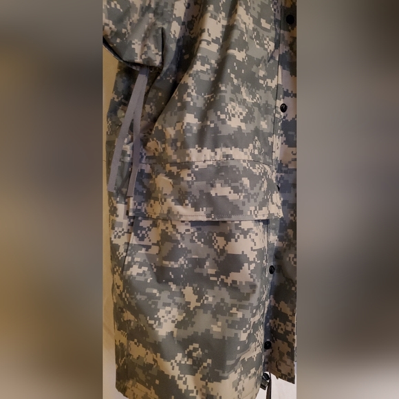 New! US ARMY Military Issued ACU Parka Cold Weather Universal Camouflage - Picture 4 of 6